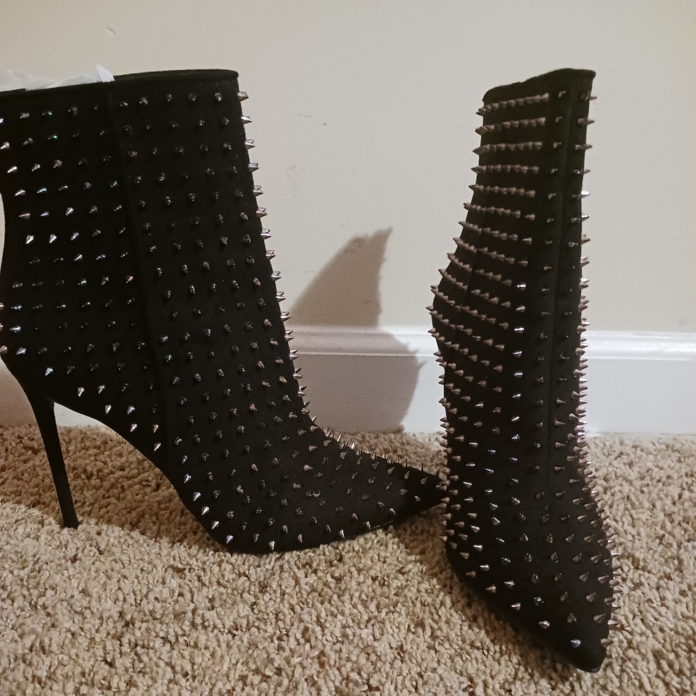 Steve Madden black Spike stiletto pumps